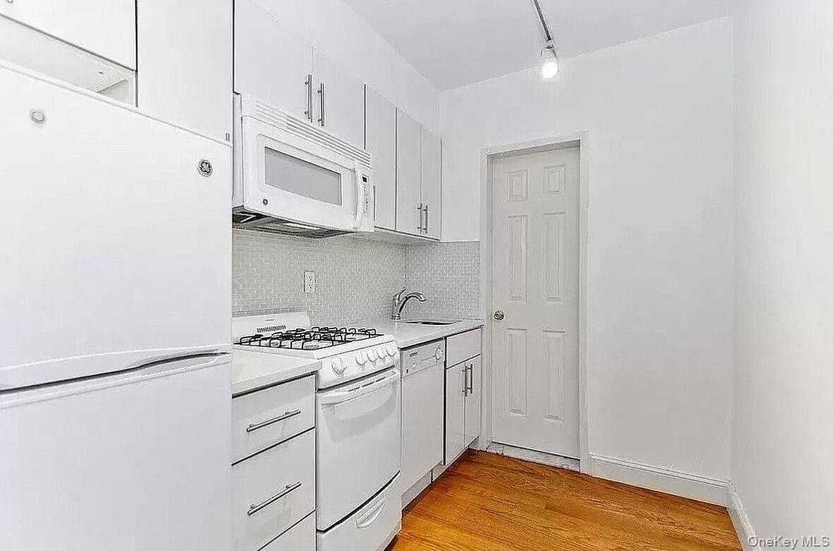 172 Mulberry St #9 - Photo 4 of 5