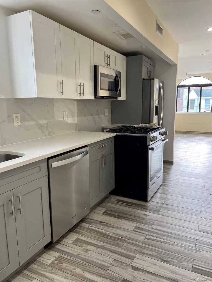3214 58th St #3 - Photo 2 of 11