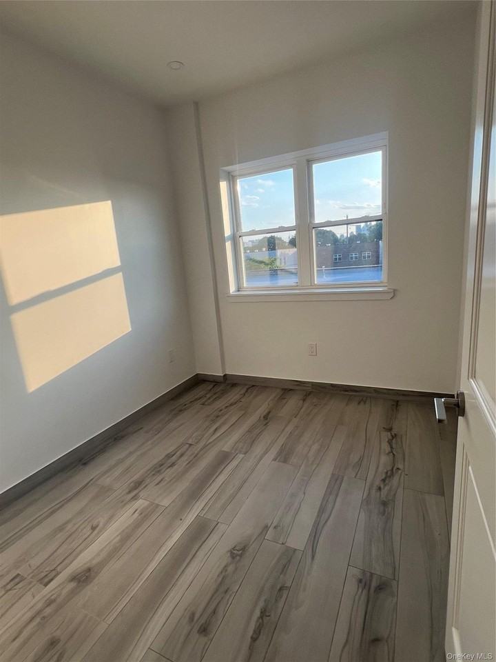 3214 58th St #3 - Photo 3 of 11