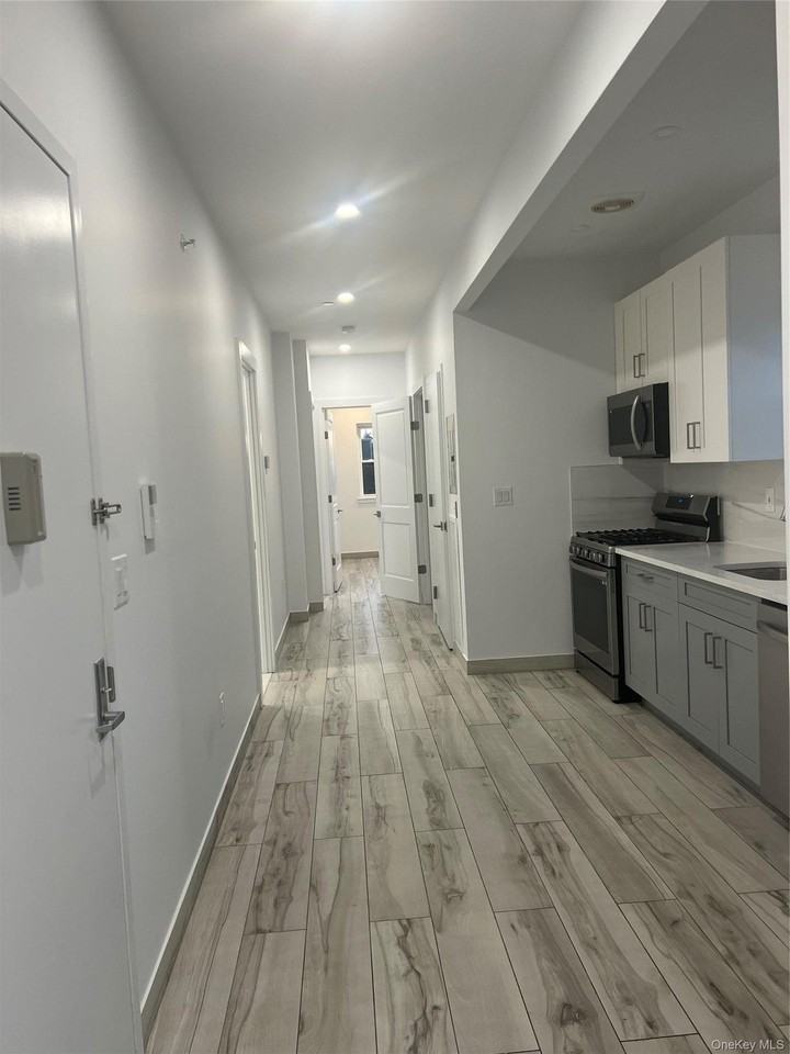 3214 58th St #3 - Photo 4 of 11