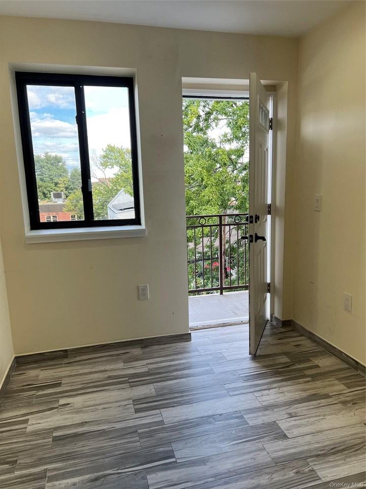 3214 58th St #3 - Photo 5 of 11