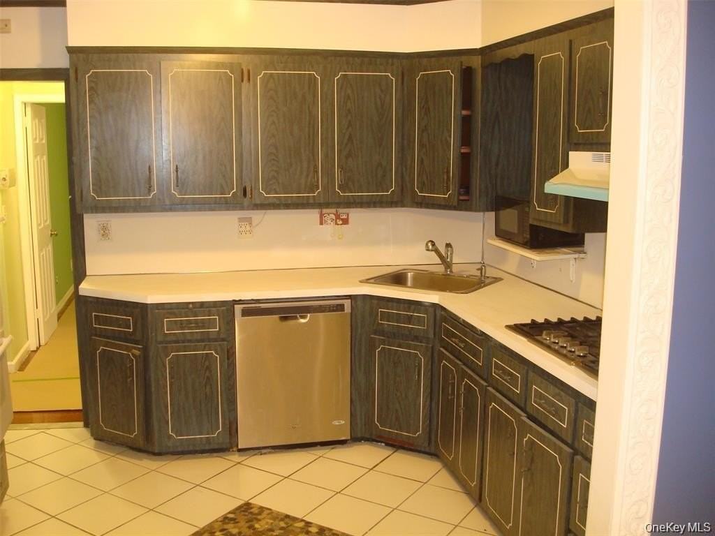 197 Fenimore Ave - Photo 5 of 6