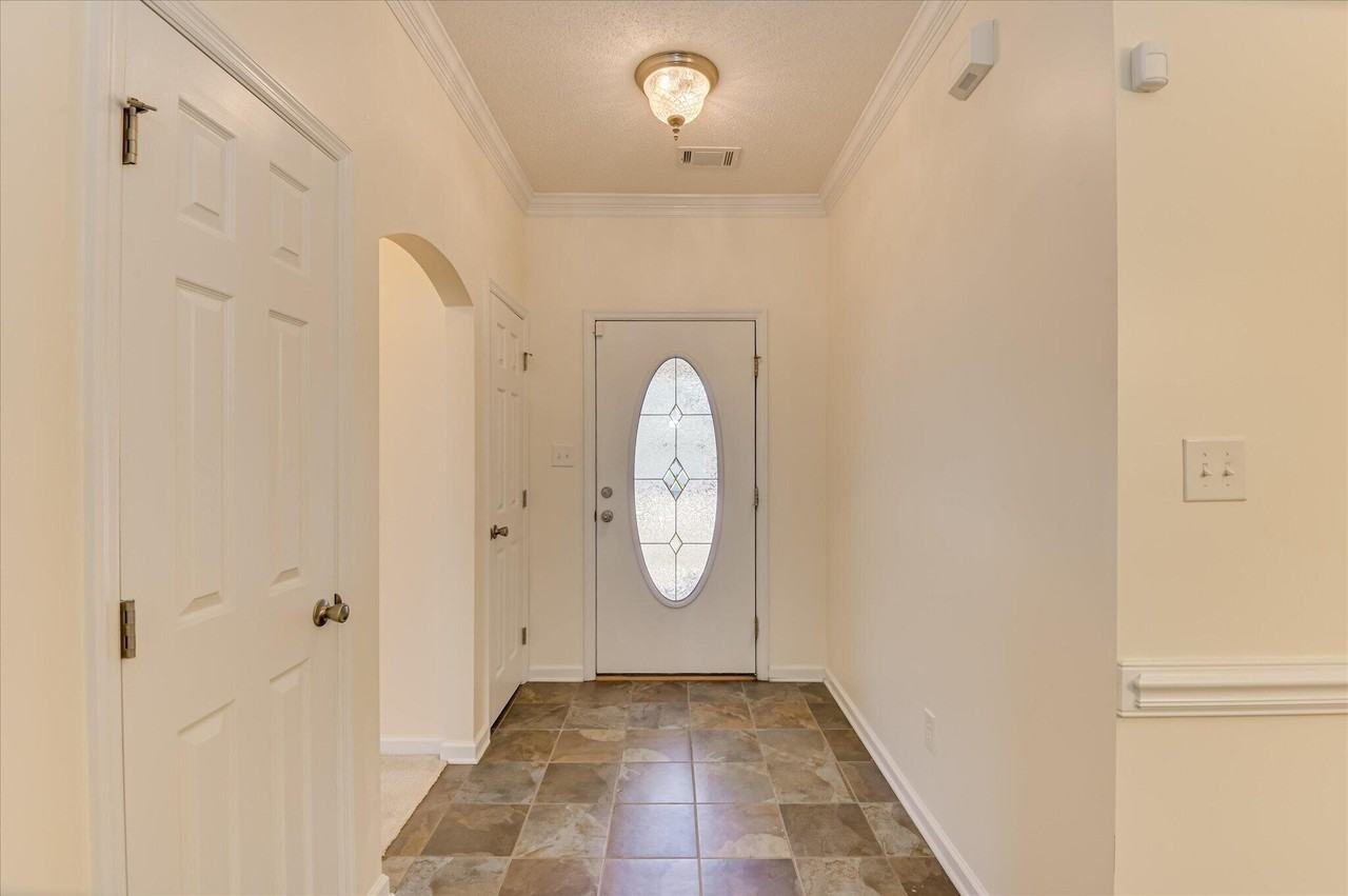 443 Surrey Park Dr - Photo 5 of 35