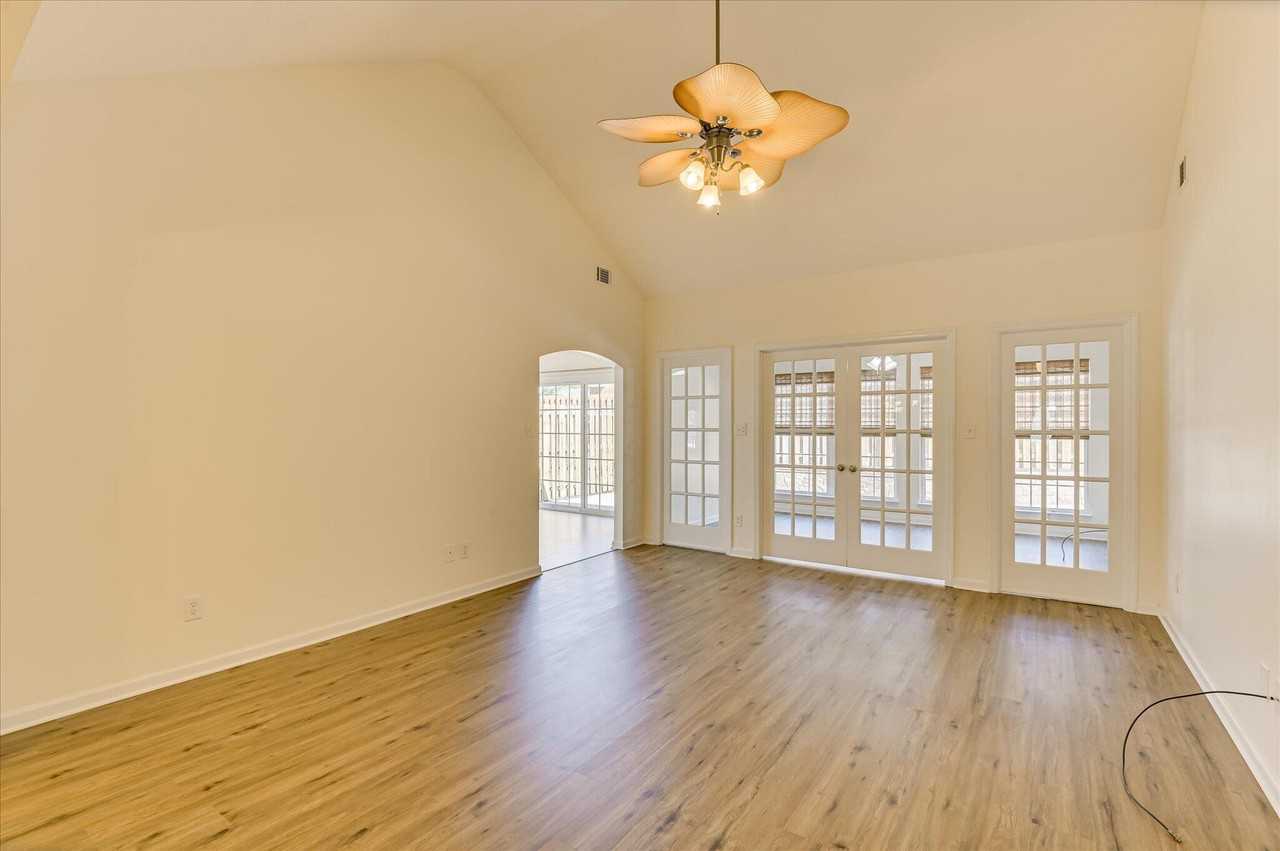 443 Surrey Park Dr - Photo 6 of 35