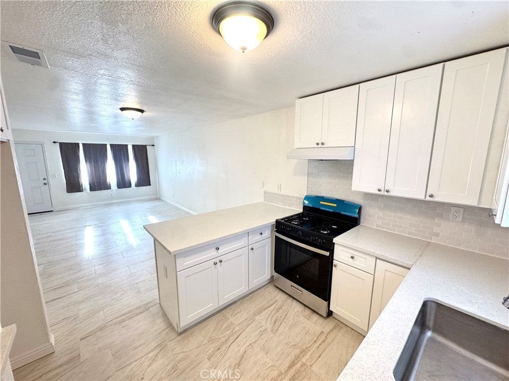 16214 Juniper St - Photo 2 of 9