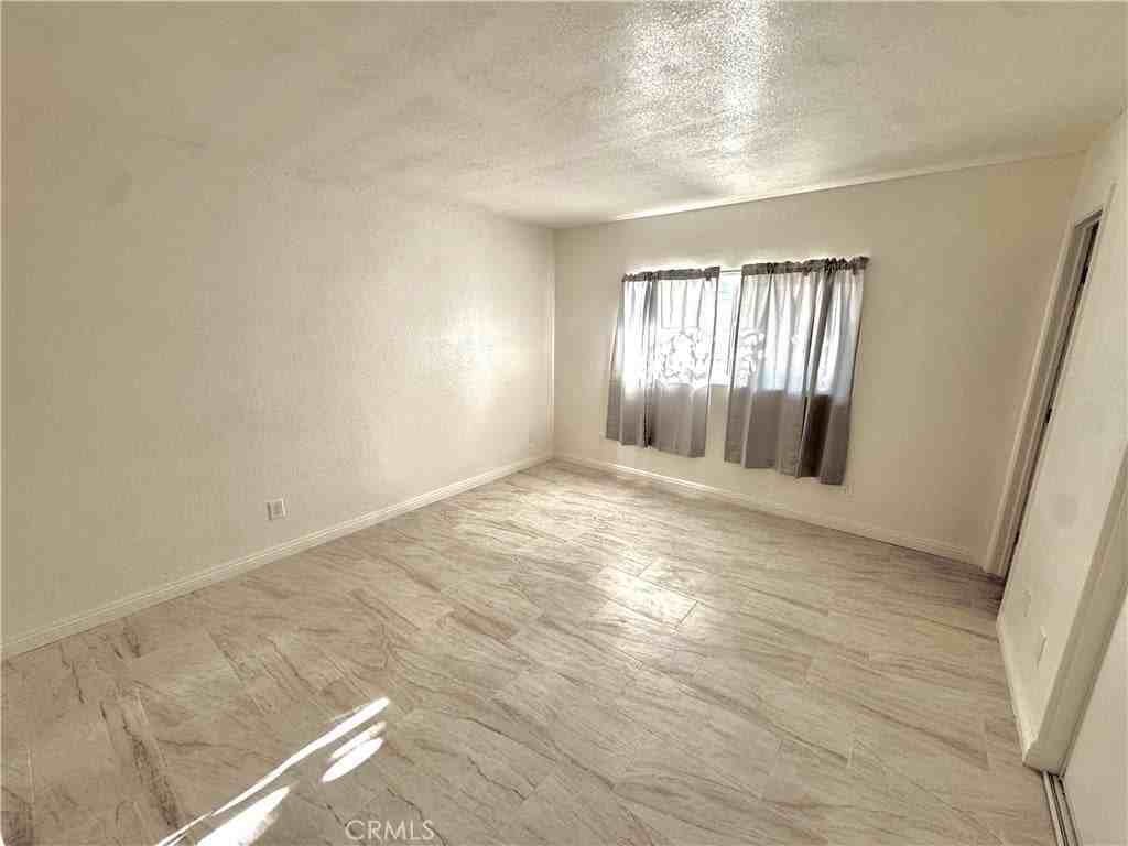 16214 Juniper St - Photo 7 of 9