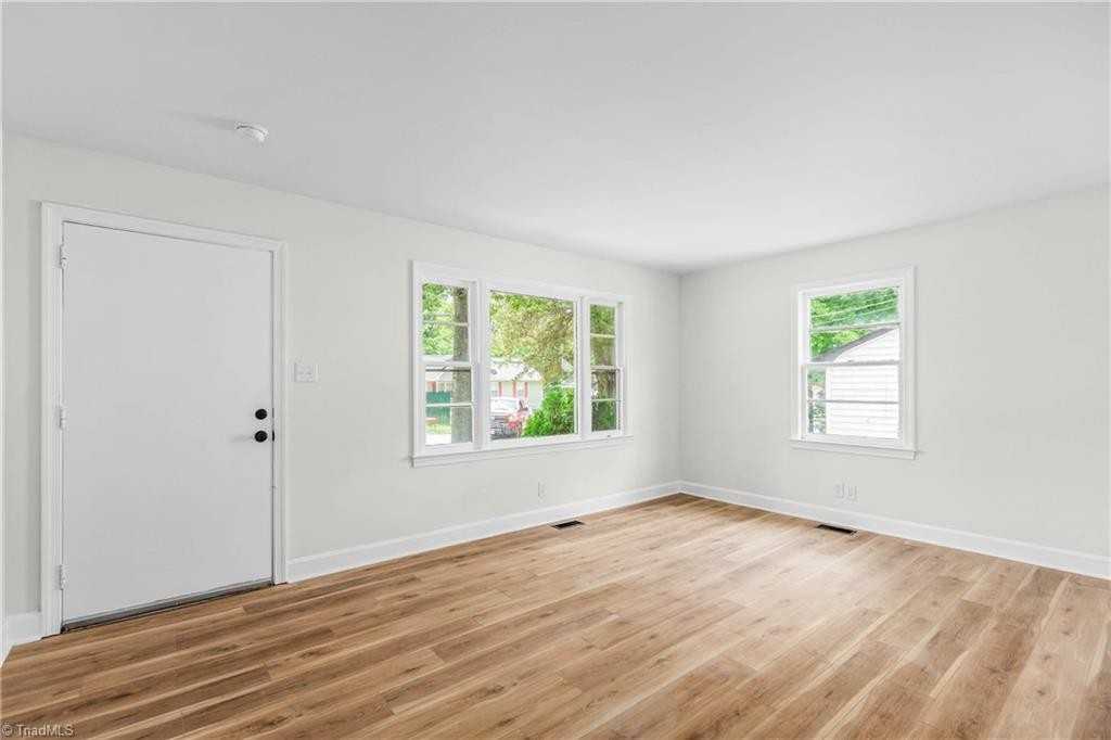 1447 Bretton St - Photo 3 of 15