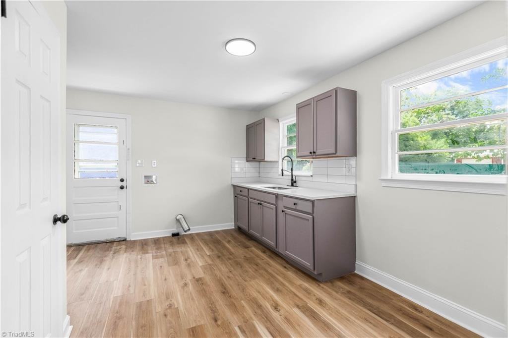 1447 Bretton St - Photo 5 of 15