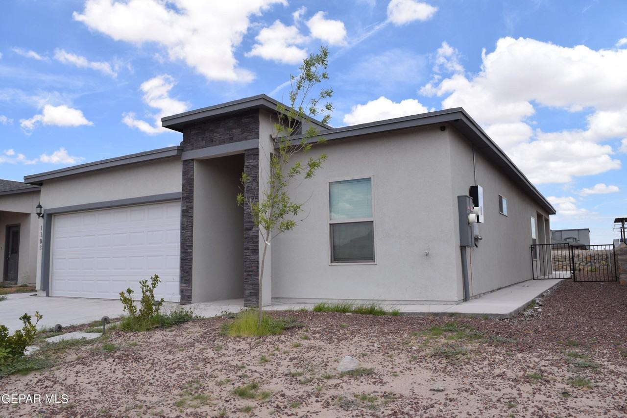 1103 Brass Hill Ave - Photo 4 of 32