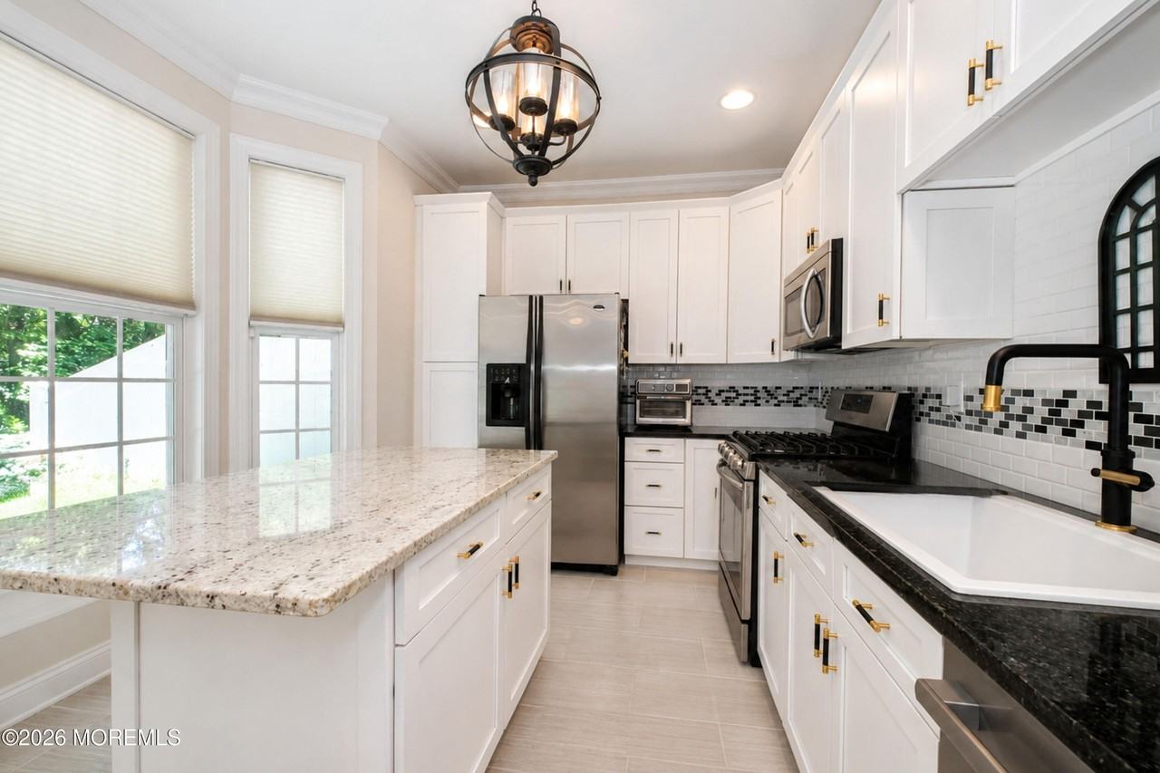183 Shinnecock Dr - Photo 4 of 35