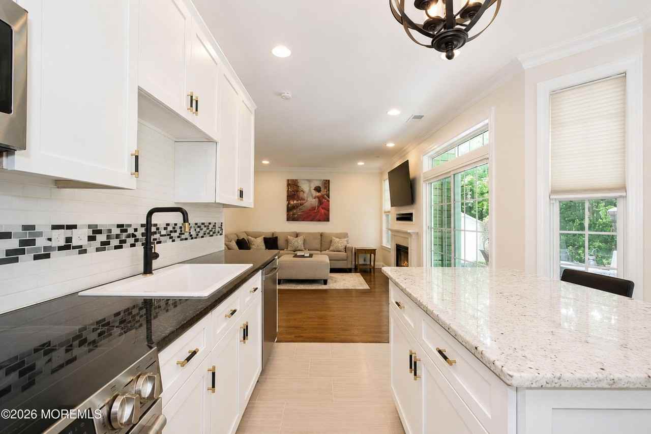 183 Shinnecock Dr - Photo 5 of 35