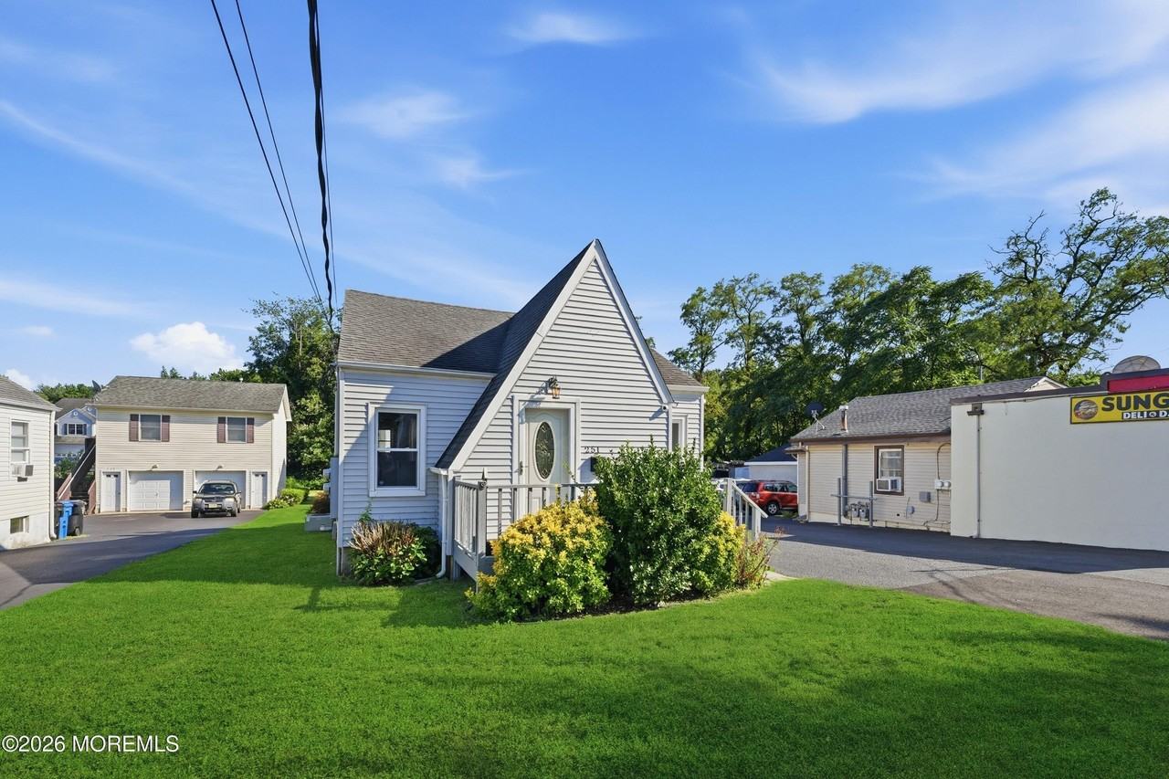 251 Main St - Photo 3 of 20