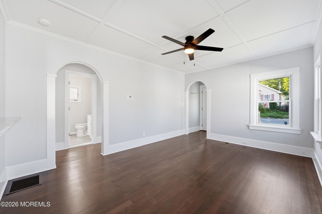 251 Main St - Photo 5 of 20