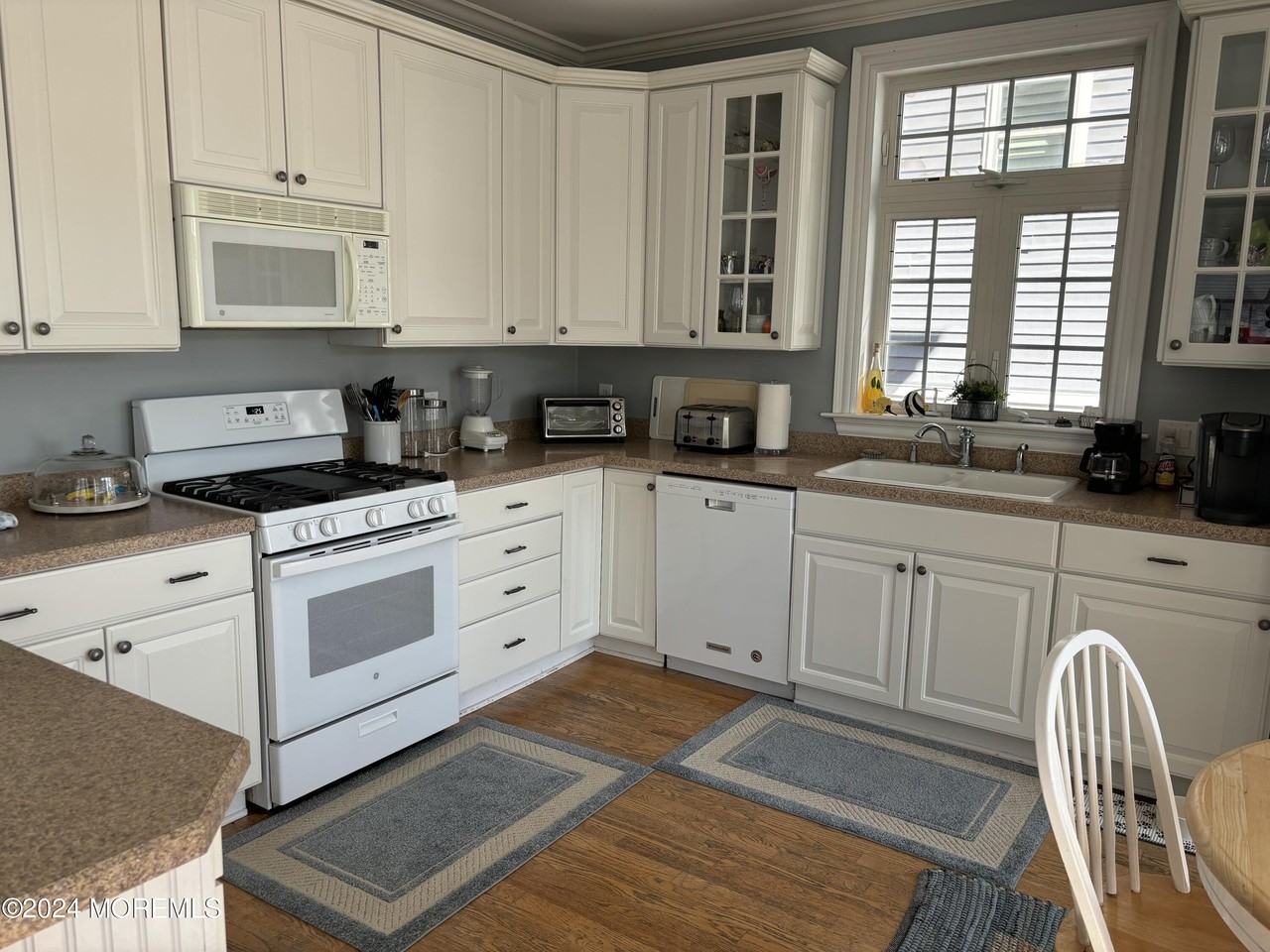43 Ocean Ave - Photo 5 of 20