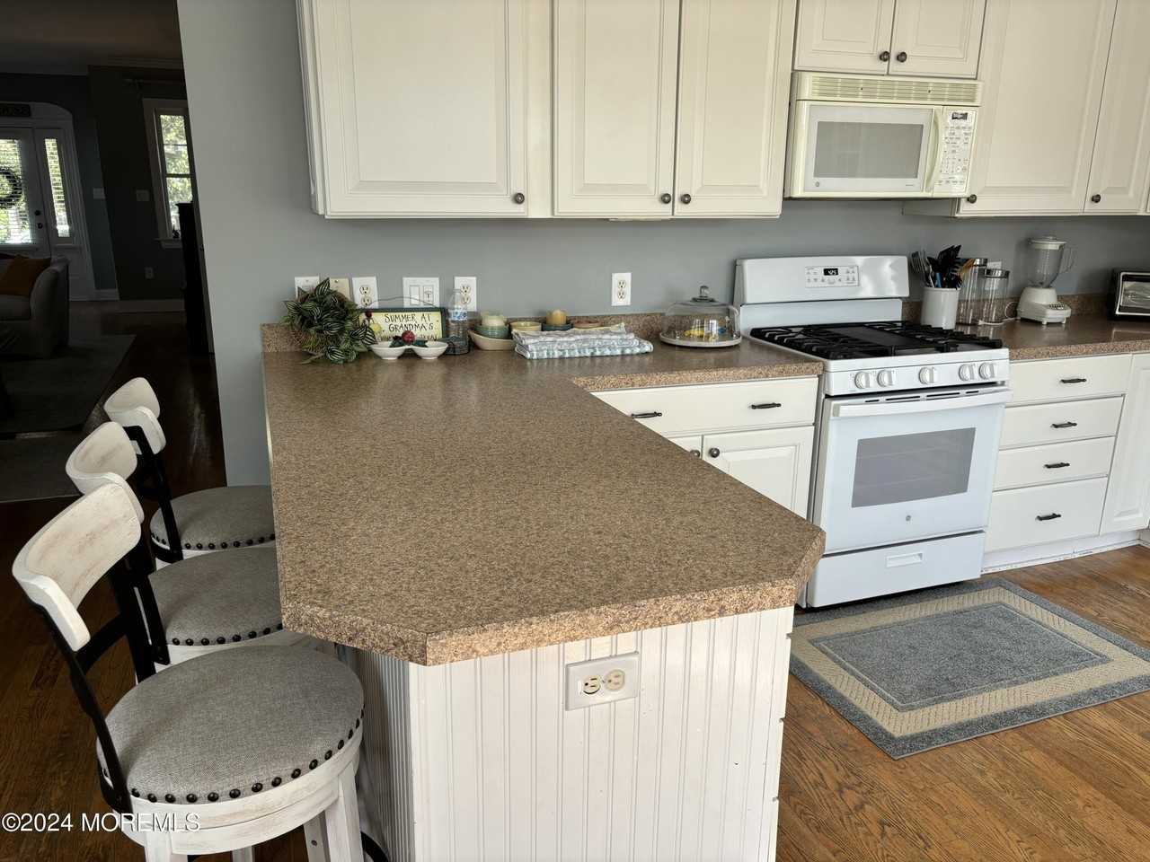 43 Ocean Ave - Photo 7 of 20