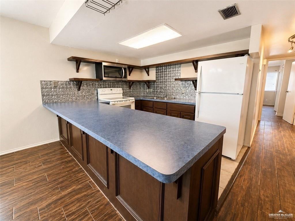 1711 Highland Park Ave - Photo 4 of 15