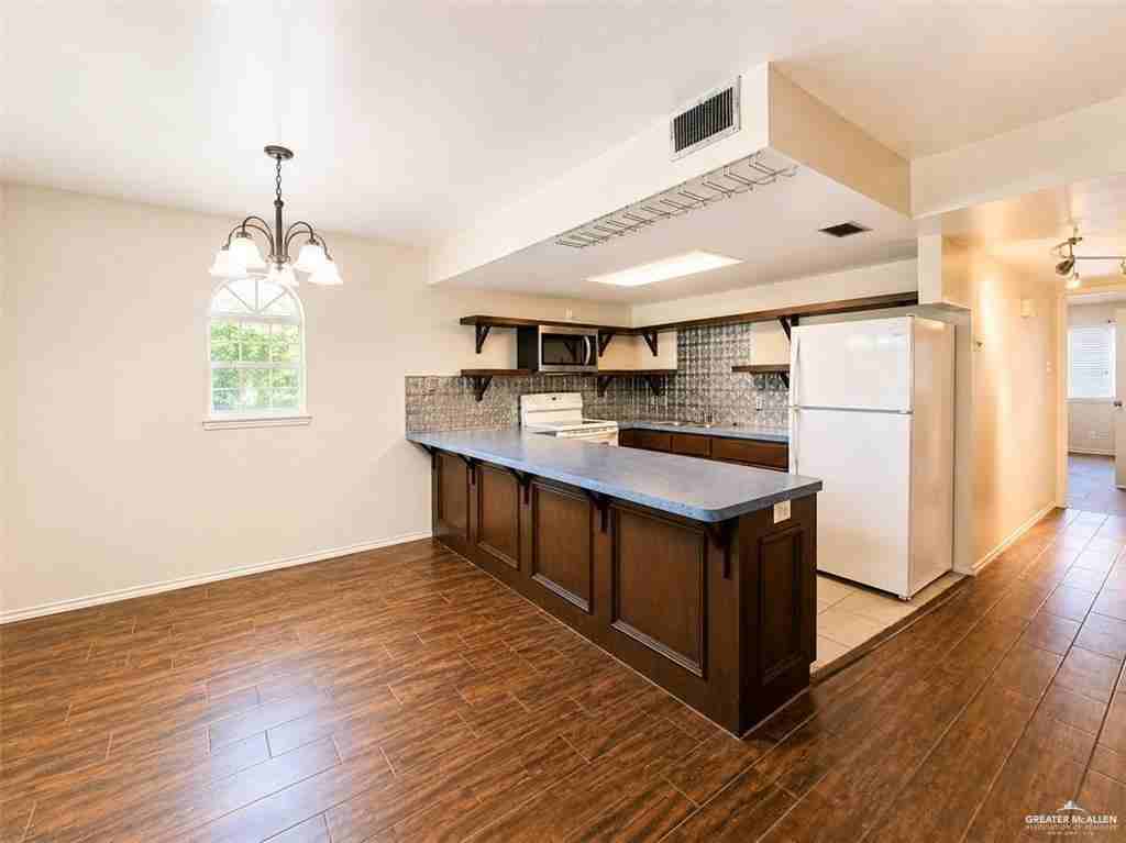 1711 Highland Park Ave - Photo 5 of 15