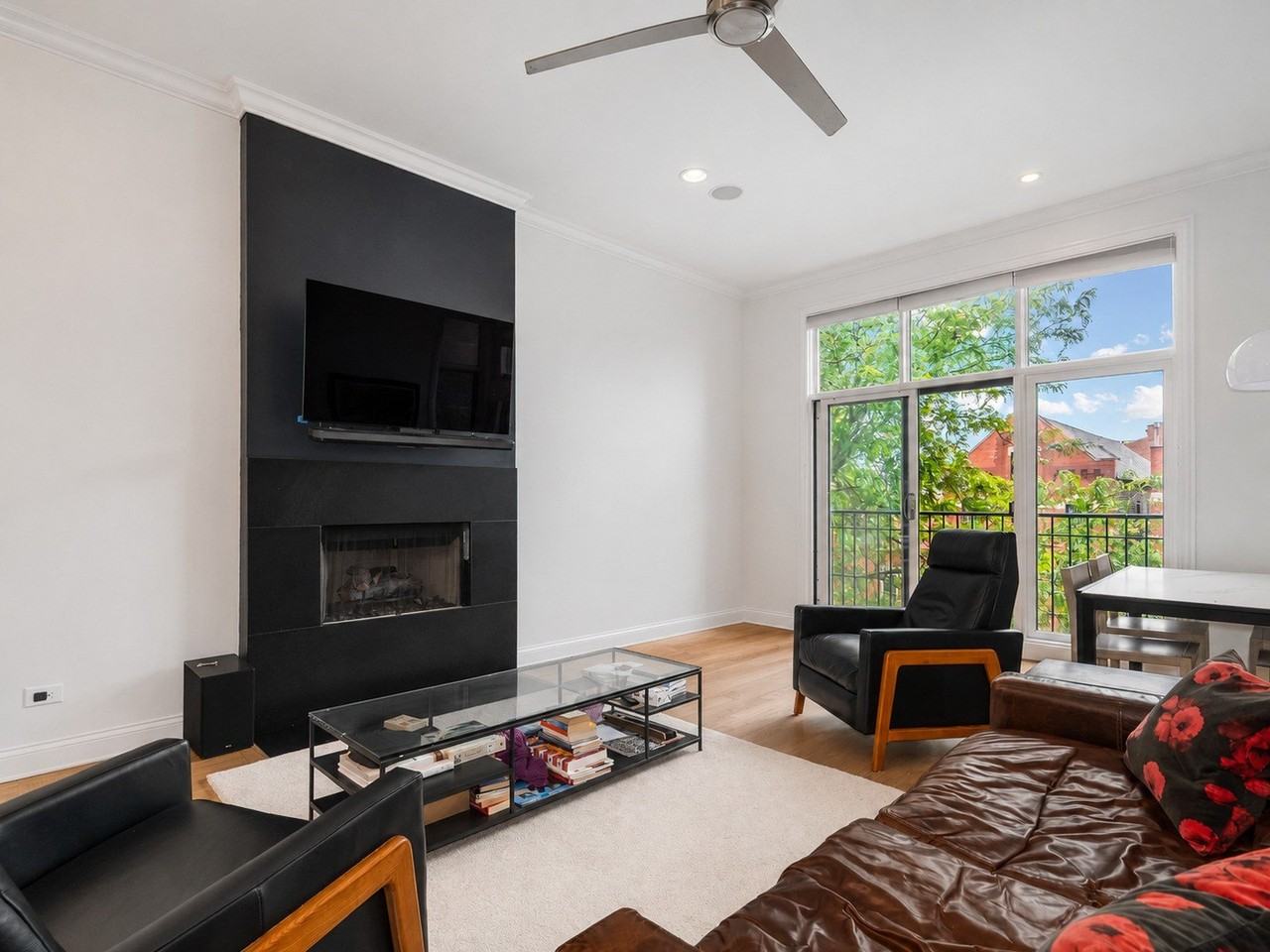 1113 N Hermitage Ave #3 - Photo 4 of 19