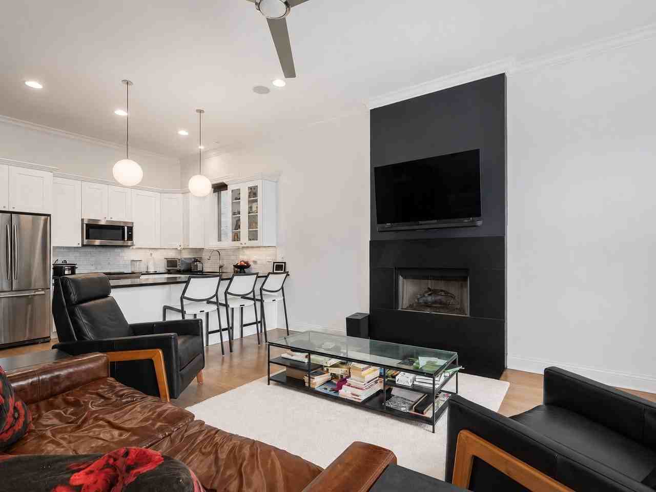 1113 N Hermitage Ave #3 - Photo 7 of 19