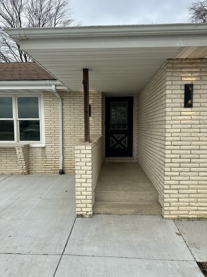 60 W Dupont Rd - Photo 3 of 22