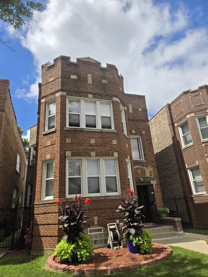 7324 S Maplewood Ave #1 - Photo 2 of 22