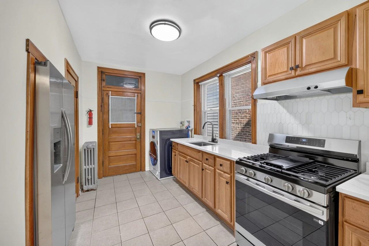 7324 S Maplewood Ave #1 - Photo 3 of 22