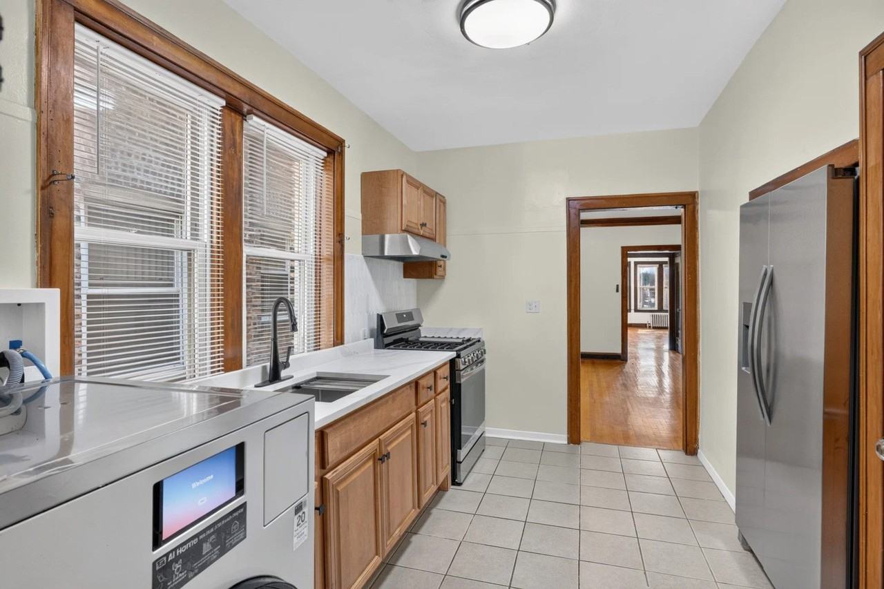 7324 S Maplewood Ave #1 - Photo 4 of 22