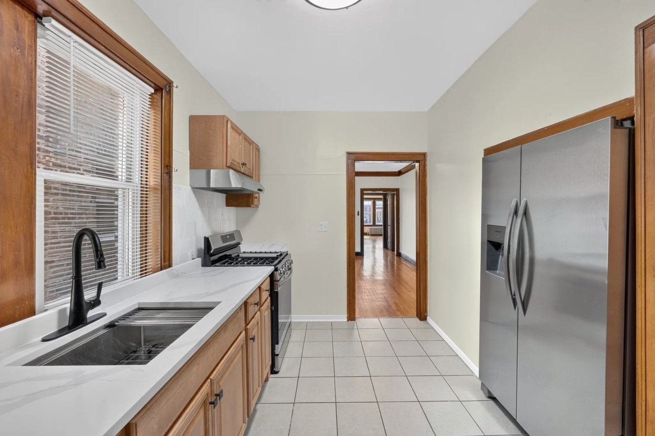 7324 S Maplewood Ave #1 - Photo 5 of 22