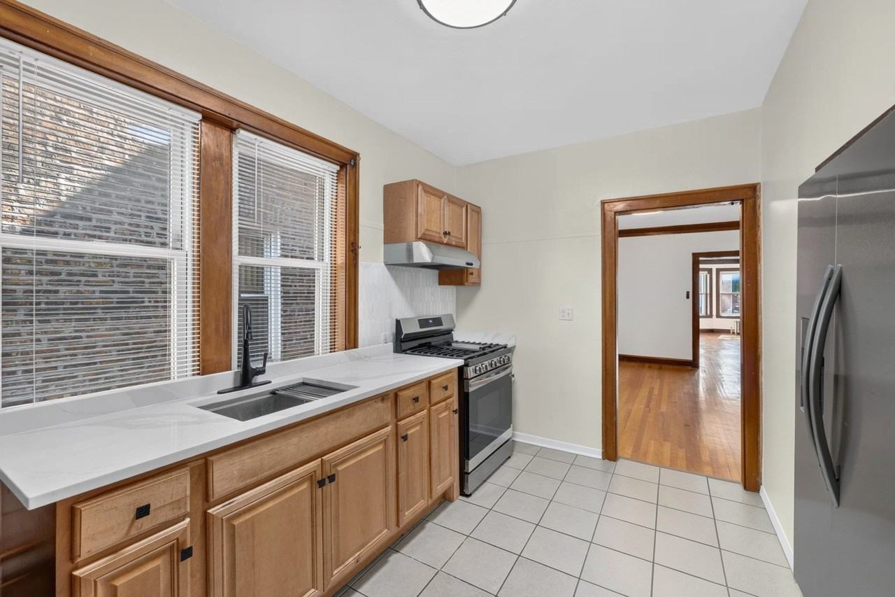 7324 S Maplewood Ave #1 - Photo 6 of 22