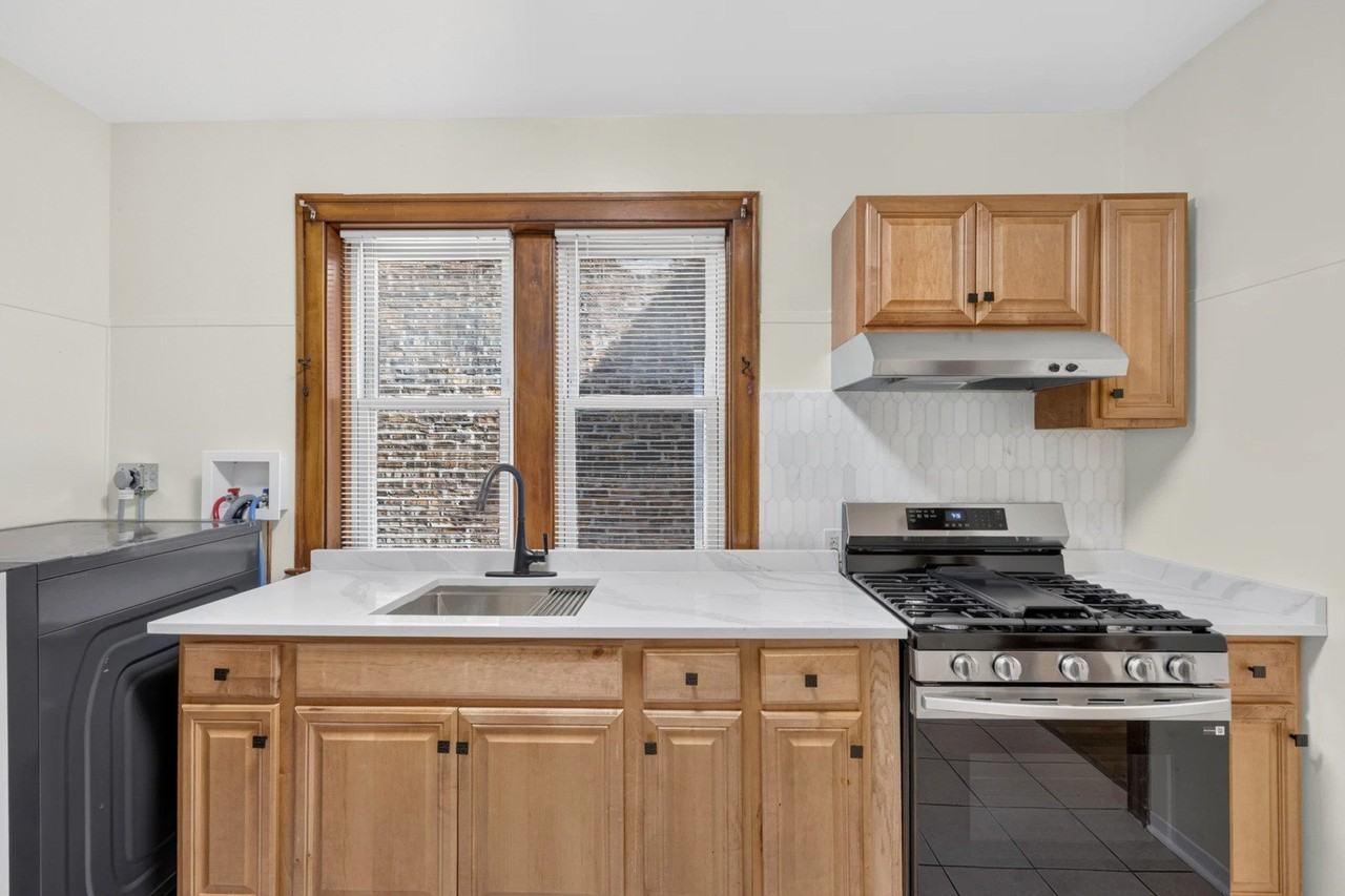 7324 S Maplewood Ave #1 - Photo 7 of 22