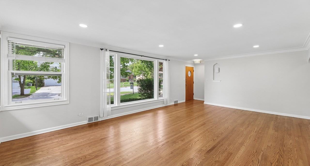 893 S Poplar Ave - Photo 2 of 17