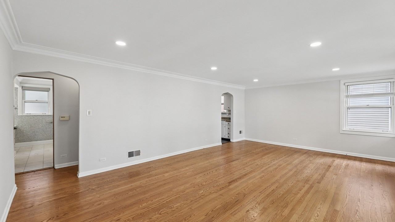 893 S Poplar Ave - Photo 4 of 17