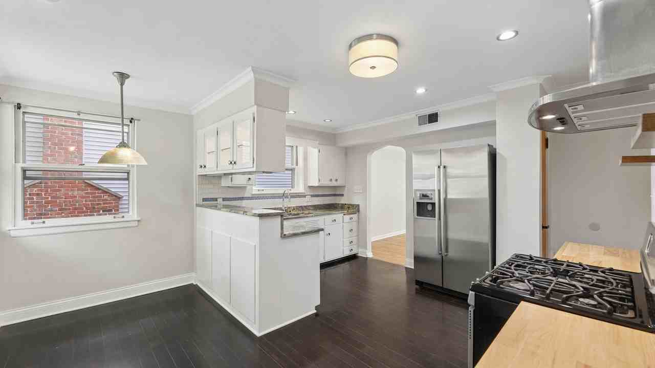 893 S Poplar Ave - Photo 5 of 17