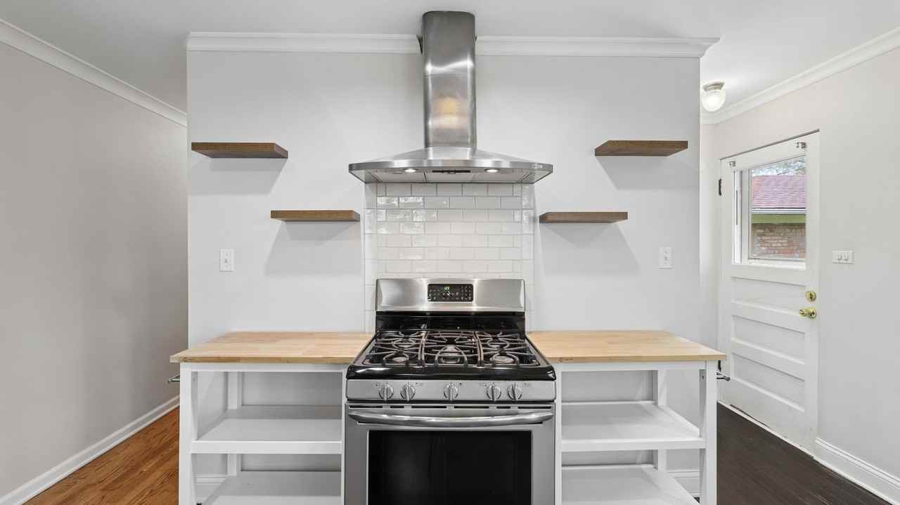 893 S Poplar Ave - Photo 7 of 17