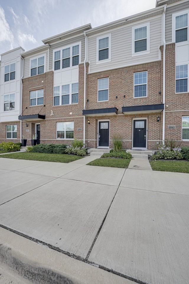 2945 Showplace Dr - Photo 2 of 31
