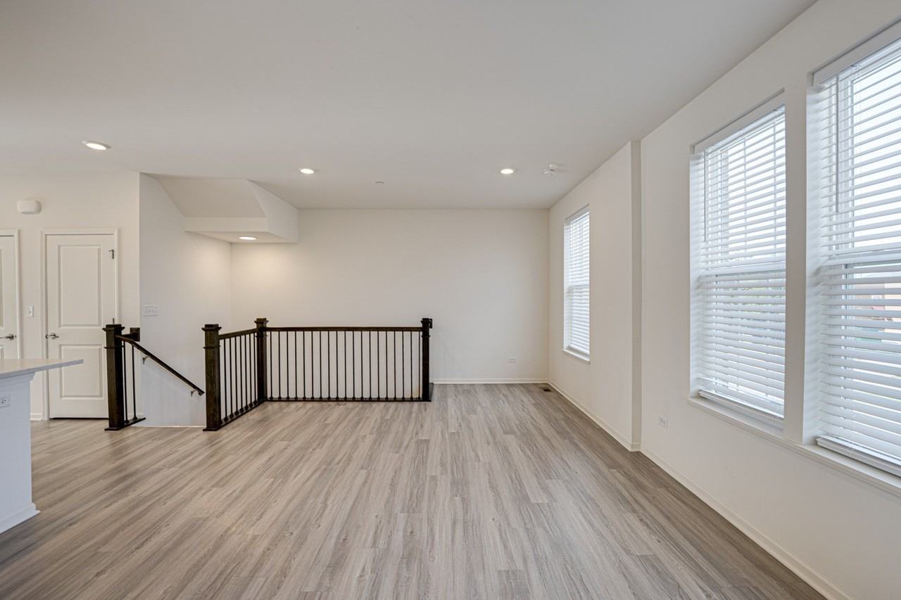 2945 Showplace Dr - Photo 7 of 31
