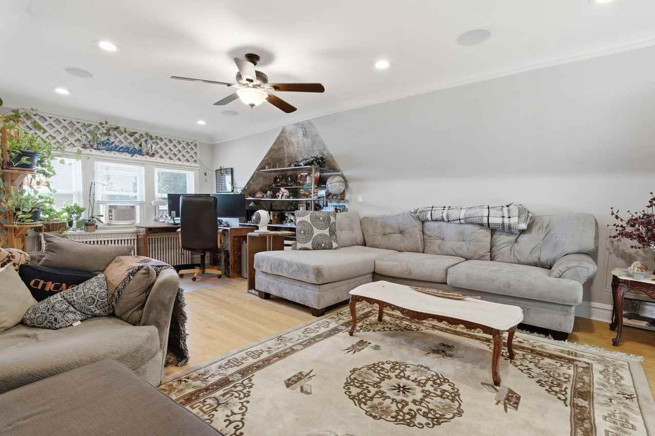 6000 W Byron St #2 - Photo 5 of 25