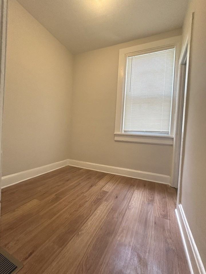 731 W 16th St #1 - Photo 2 of 12