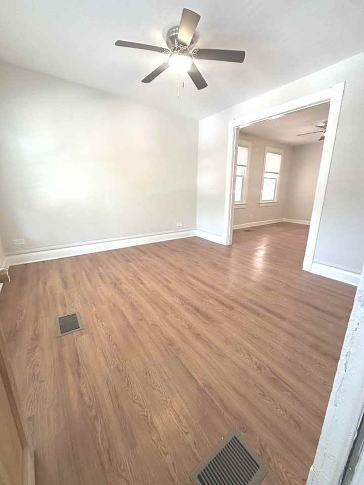 731 W 16th St #1 - Photo 4 of 12