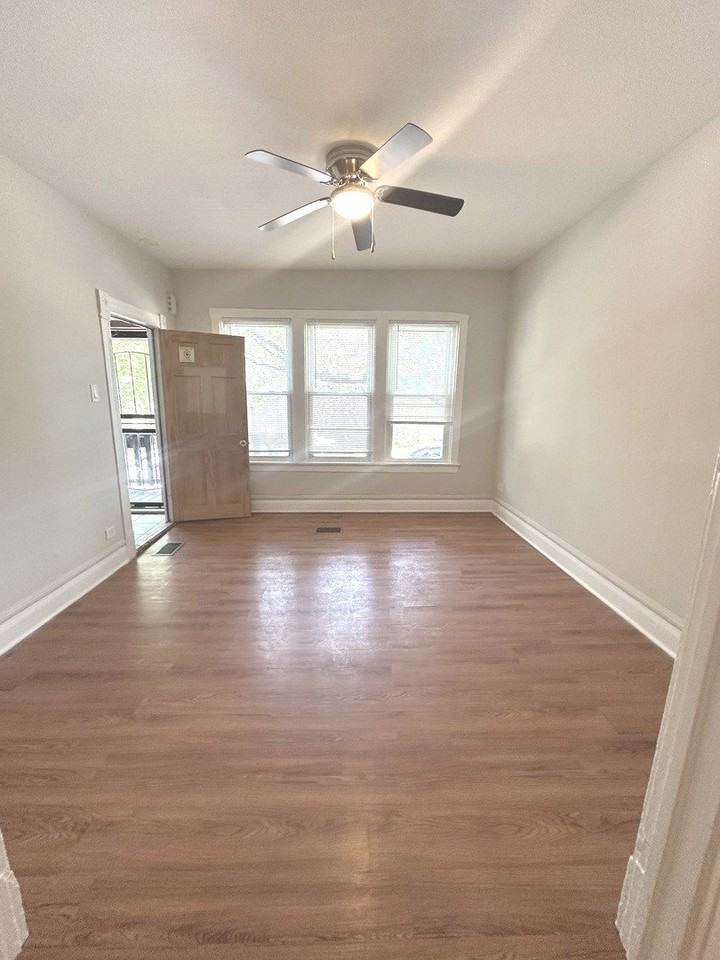 731 W 16th St #1 - Photo 6 of 12