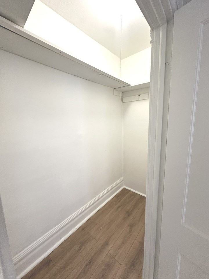 731 W 16th St #1 - Photo 7 of 12