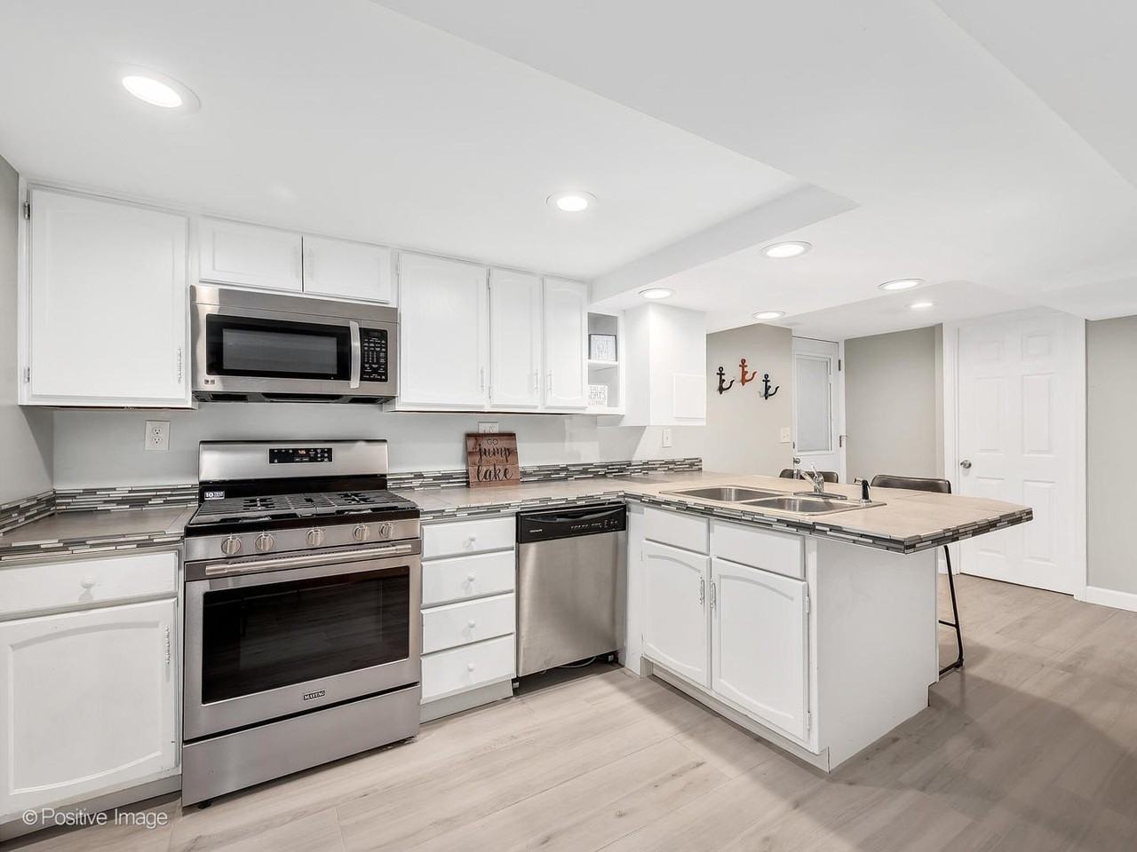 4224 Main St - Photo 5 of 16