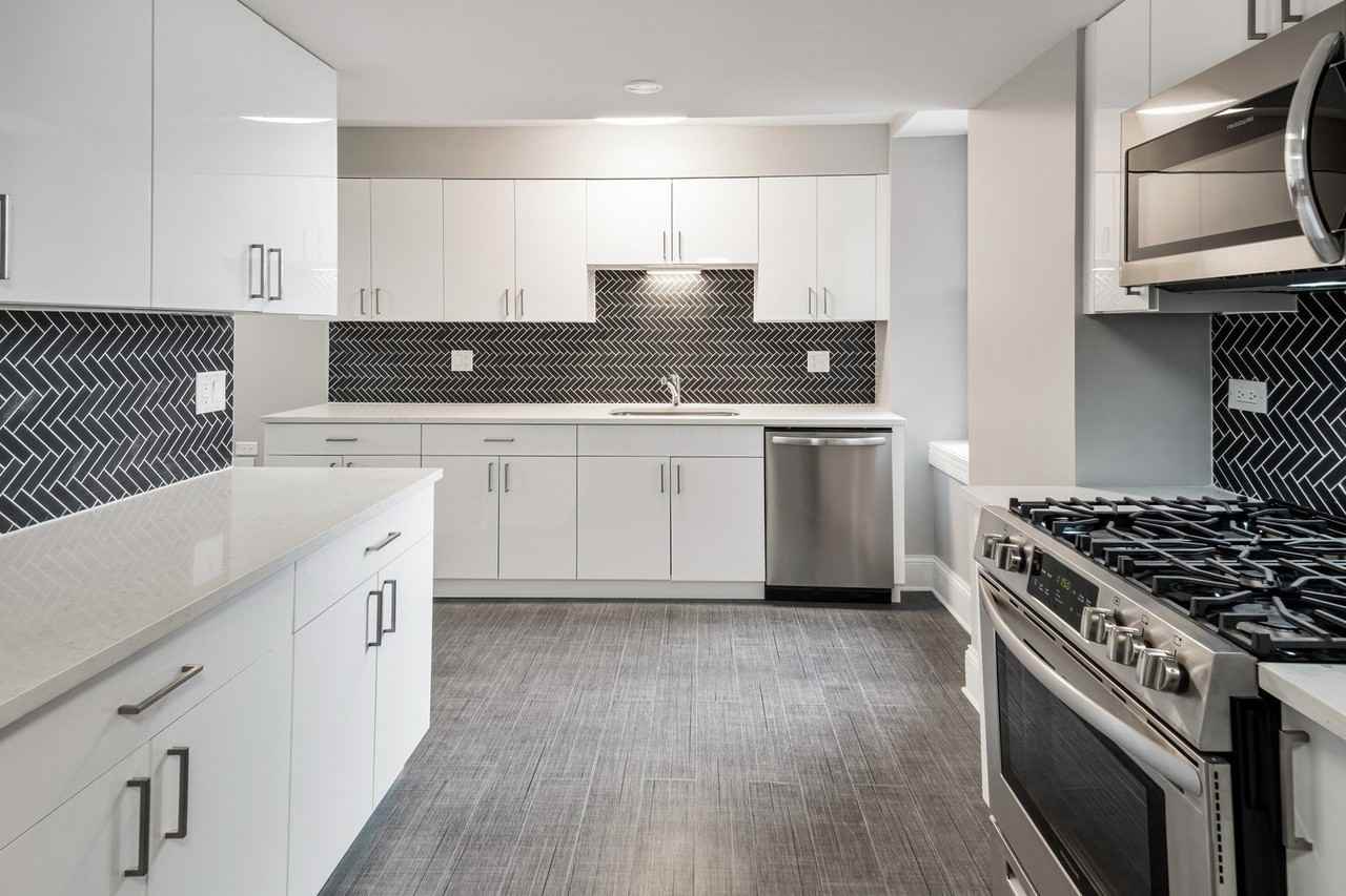 7000 S South Shore Dr - Photo 2 of 30