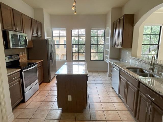 506 Mirasol Cir - Photo 7 of 33