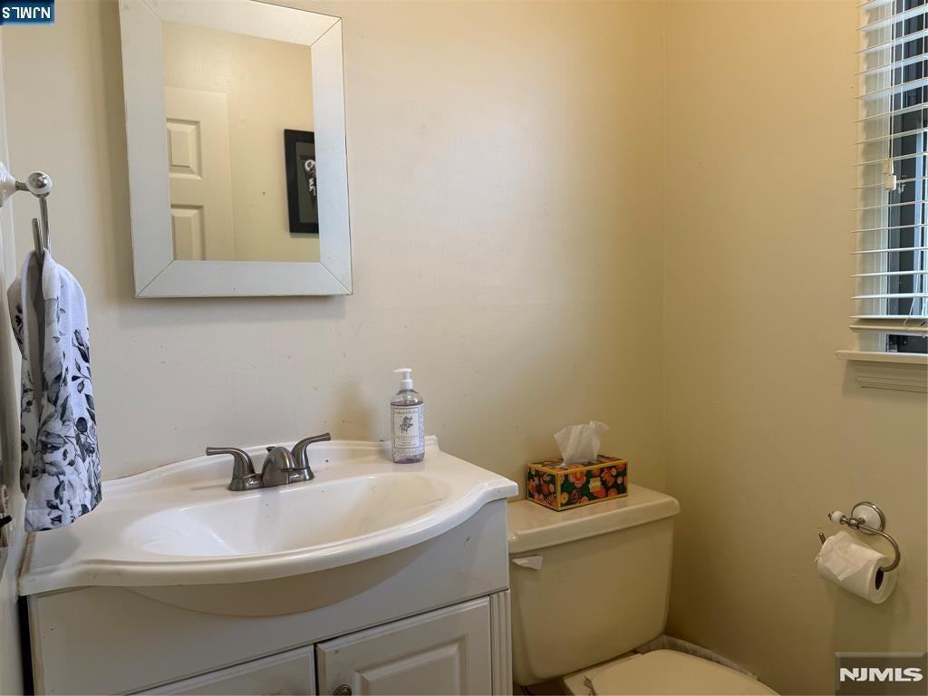 449 Lawrence St - Photo 6 of 14