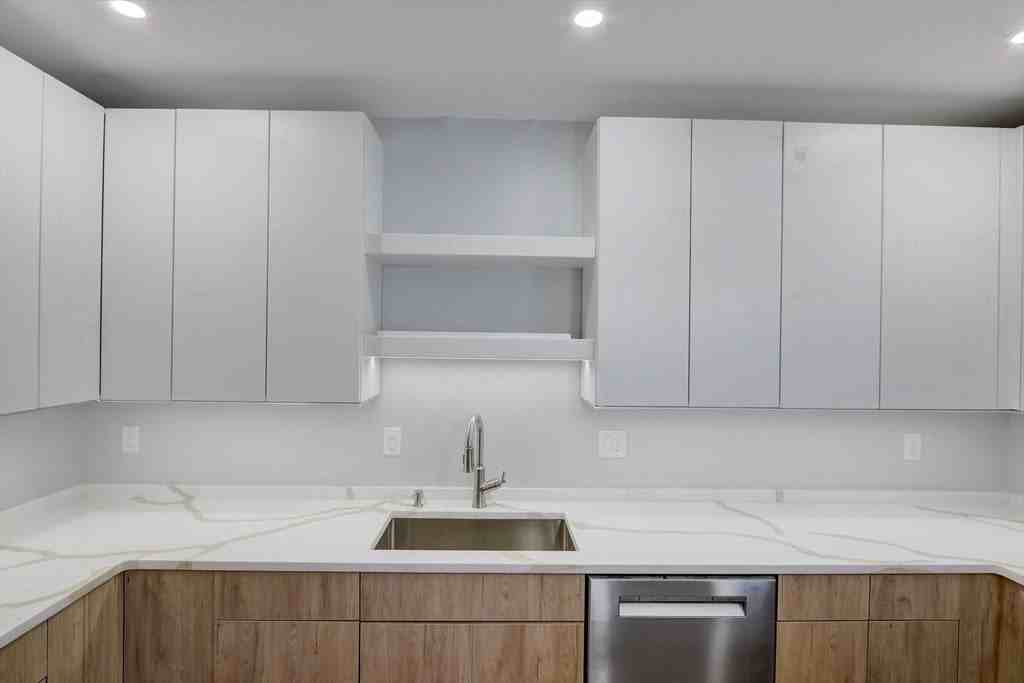 843 E 5th St - Photo 3 of 20