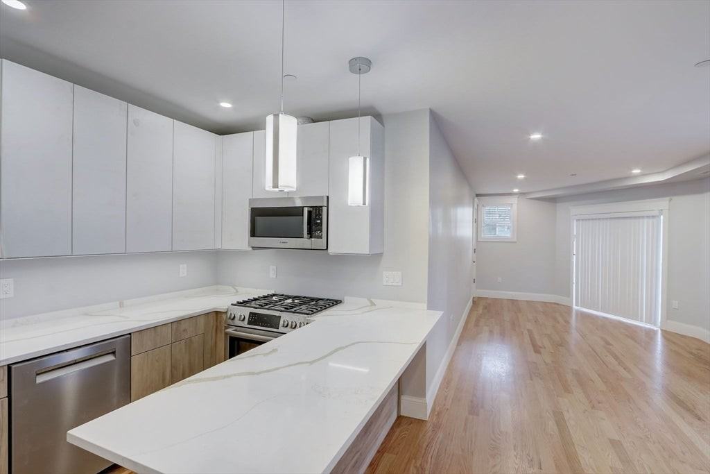 843 E 5th St - Photo 5 of 20