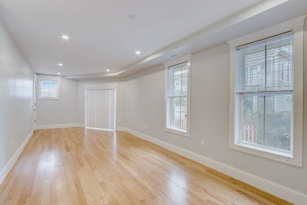 843 E 5th St - Photo 6 of 20