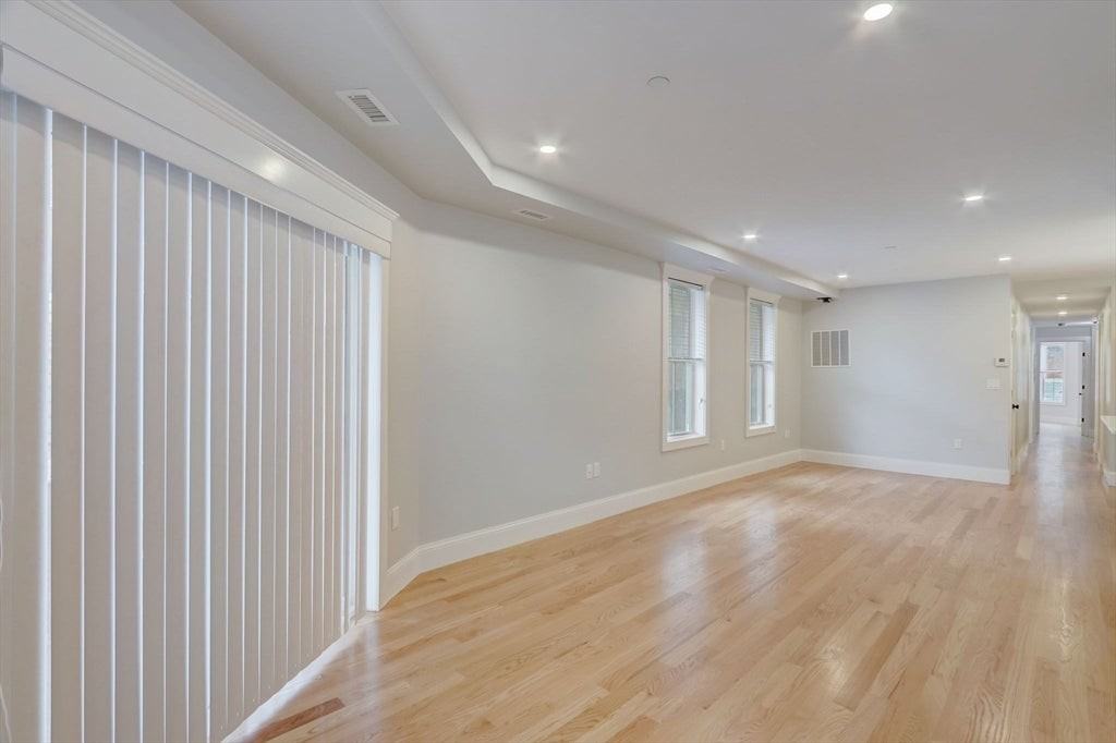 843 E 5th St - Photo 7 of 20