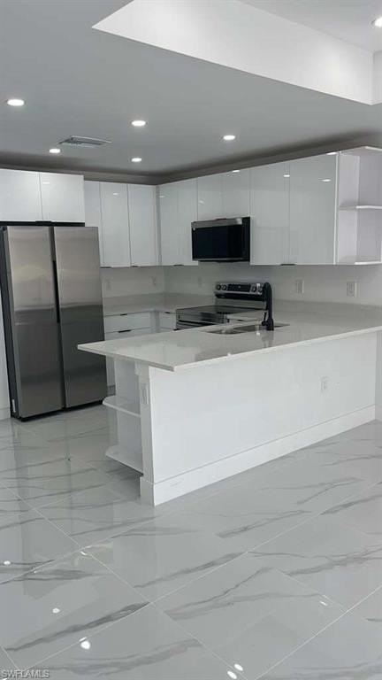 1112 E 12th St - Photo 3 of 24